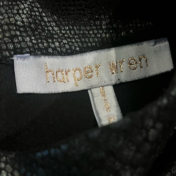 Elegant Black Snake Print Cropped Blouse - Picture 5 of 5